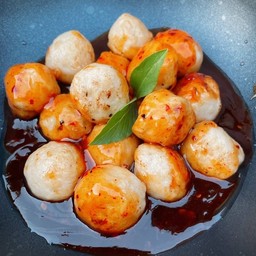 ลูกชิ้นเอ็นหมู(น้ำจิ้มสูตรพริกคั่วโบราณ)ไซส์ใหญ่16ลูก