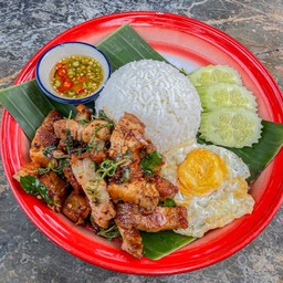ข้าวกระเพราหมูกรอบ