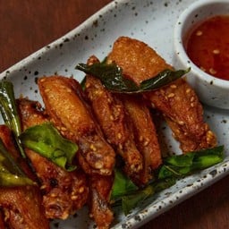 ปีกไก่ทอดโรยงา สูตรโฮมเมด