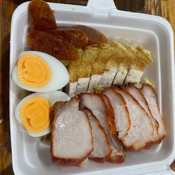 หมูแดง+หมูกรอบสับ(เป็นกับข้าว)