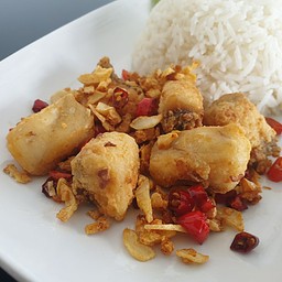 ข้าวปลากระพงคั่วพริกเกลือ