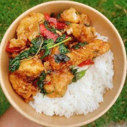 ข้าวกระเพราไก่กรอบ