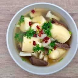 ต้มยำเห็ดรวมน้ำใสเต้าหู้ไข่