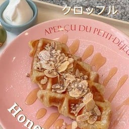 ครอฟเฟิลน้ำผึ้งอัลมอนด์