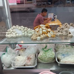 ก๋วยเตี๋ยว เจ้านายลูกชิ้นปลาทำเอง ตรงข้ามตลาดกุนธร บางพลี