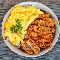 ข้าวแกงกะหรี่ไก่ทอด + ไข่ข้น