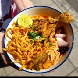 ข้าวซอยเส้นสดยูนนาน by คุณยายพิกุลทอง