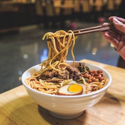 บะหมี่หม่าล่า + เนื้อวัว (ราคานี้ไม่รวมไข่ตุ่น)