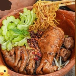 ก๋วยเตี๋ยวไก่ตุ๋นคุณฟาง