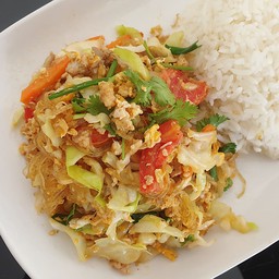 [อร่อยซ่ากับโค้ก] ผัดวุ้นเส้นหมูสับราดข้าว +  โค้ก ออริจินัล (ขวด)