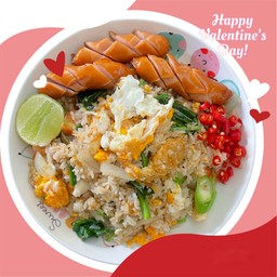 ข้าวผัดไข่โบราณ+ ไส้กรอกทอด