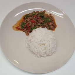 ข้าวกะพราหมูสับ