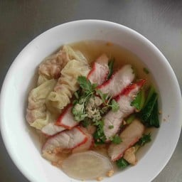 ต๊ะ ราชาบะหมี่เกี๊ยว(ซอยไทยรามัญ)
