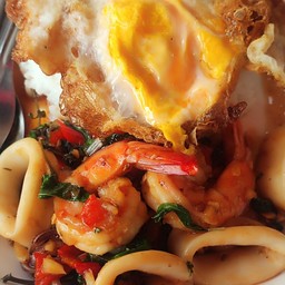 กระเพราทะเล รสจัดจ้าน (ไม่รวมไข่ดาว)