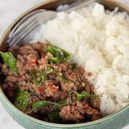 ข้าวผัดใบโหระพา