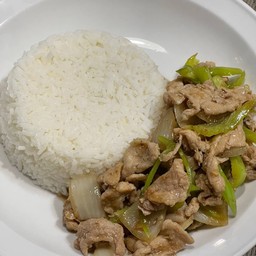 หมูผัดพริกหยวกราดข้าว