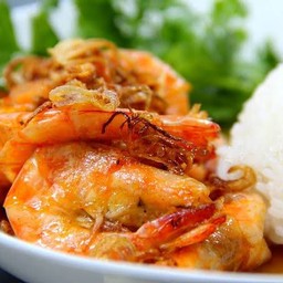 กุ้งทอดซอสมะขามราดข้าว