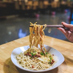 บะหมี่ราดน้ำมัน