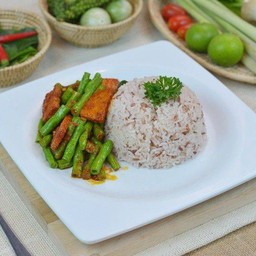 ข้าวราดผัดพริกแกงถั่ว