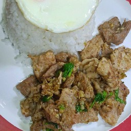 ไก่กระเทียมราดข้าว