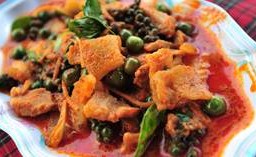 ข้าวผัดเผ็ดหมู