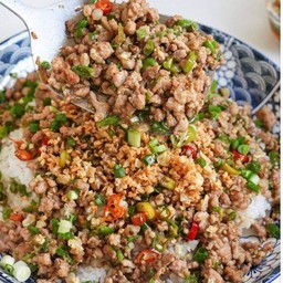 หมูสับคั่วพริกเกลือราดข้าว