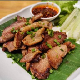 3 Pigs จิ้มแจ่ว