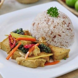 ข้าวราดเต้าหู้ผักผัดฉ่า