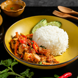ผัดขี้เมาหมูกรอบราดข้าว - Stir-fried drunken with rice