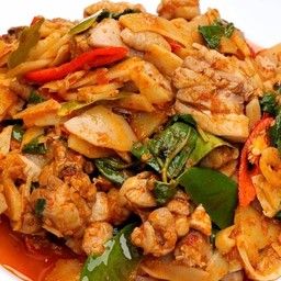 ข้าว ราดผัดไก่สับ  หน่อไม้ดอง