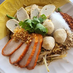 ก๋วยเตี๋ยวคลุก(เส้นเล็ก)