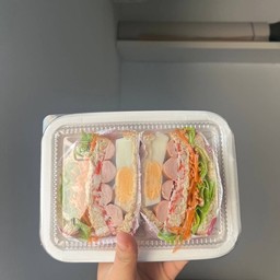 แซนวิชปูอัด ไส้กรอก ไข่ดาว