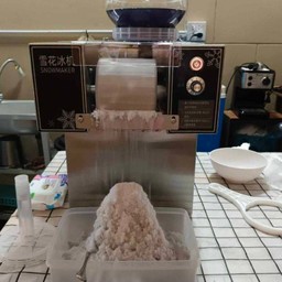 ทางร้านได้ลงเครื่องปั่นบิงซูอัตโนมัติใหม่