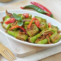 ผัดมะเขือยาว