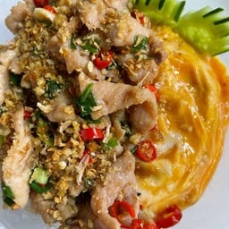 ข้าวหมูหมักนุ่มคั่วพริกเกลือไข่ข้น