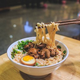 ก๋วยเตี๋ยวหมาล่า+ไส้ใหญ่ (ราคานี้ไม่รวมไข่ตุ่น)