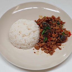 ข้าวกะเพราไข่เยี่ยวม้า