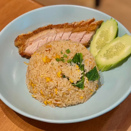ข้าวผัดหมูกรอบ - Crispy Pork Fried Rice