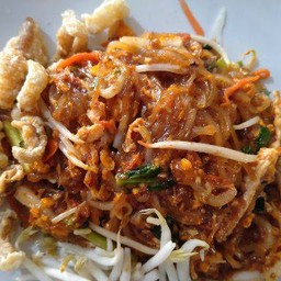 เส้นเล็กผัดซีอิ๊วโลยถั่วกากหมูเด็ดๆ