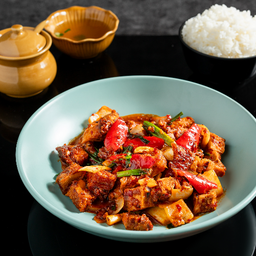 ผัดพริกเผาหมูกรอบ (กับข้าว) - Stir-fried crispy pork with chili paste