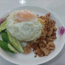 ข้าวหมูกระเทียมพริกไทย