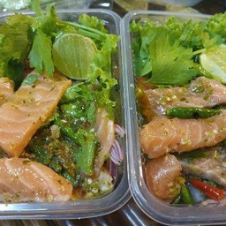 ยำแซลมอนสด