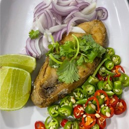 ยำปลาเค็ม