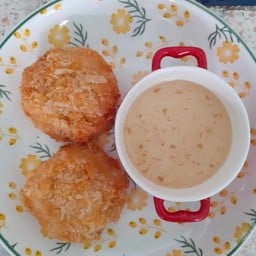 ทอดมันกุ้ง 2 ชิ้น พร้อมน้ำจิ้มบ๊วย