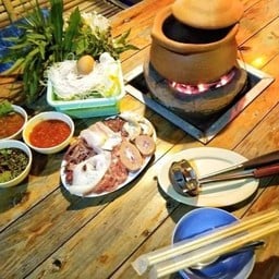 ร้านข้าวปุ้นซาว บุณฑริก สาขาหน้าหมู่บ้านจูเเอมทางไปท่าสว่างถนนทุ่งโพธิ์ สุรินทร์