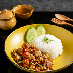หมูกรอบคั่วพริกเกลือราดข้าว - Stir-fried chili and salt with rice