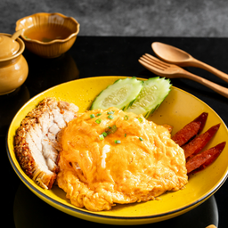 ข้าวหมูกรอบไข่ข้น - Crispy pork and scrambled egg on rice