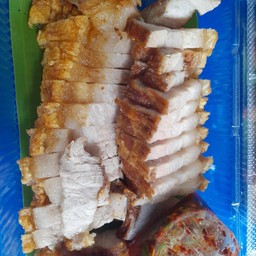 ข้าวหน้าหมูกรอบ ซิอิ้วดำหวาน