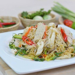 ผัดหมี่ผักกระเฉด