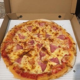 Ham chese pizza
